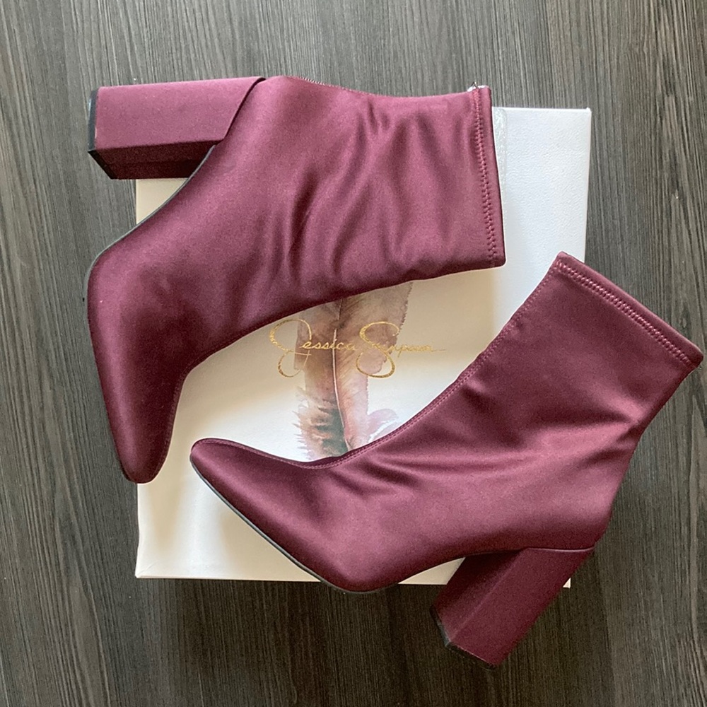 🍊 Jessica Simpson satin booties